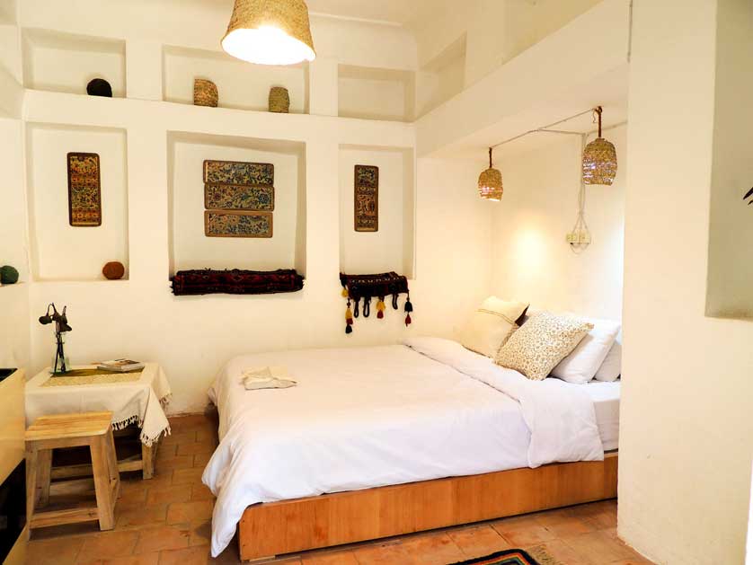 Farsh khaneh room.